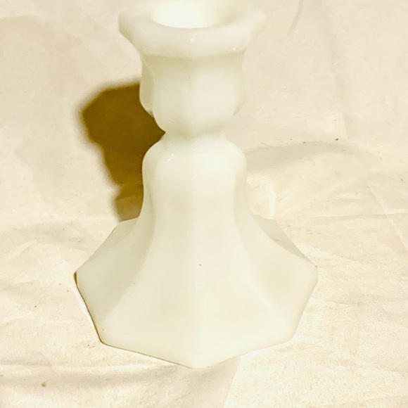 Unique Vtg Milk glass dbl sided candle holder 4.5x4” excellent condition! - Picture 2 of 5